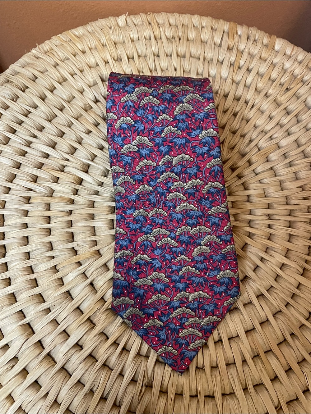 Hermes Paris Vintage 90s Limited Edition 100% Silk Pink Floral Neck Tie
